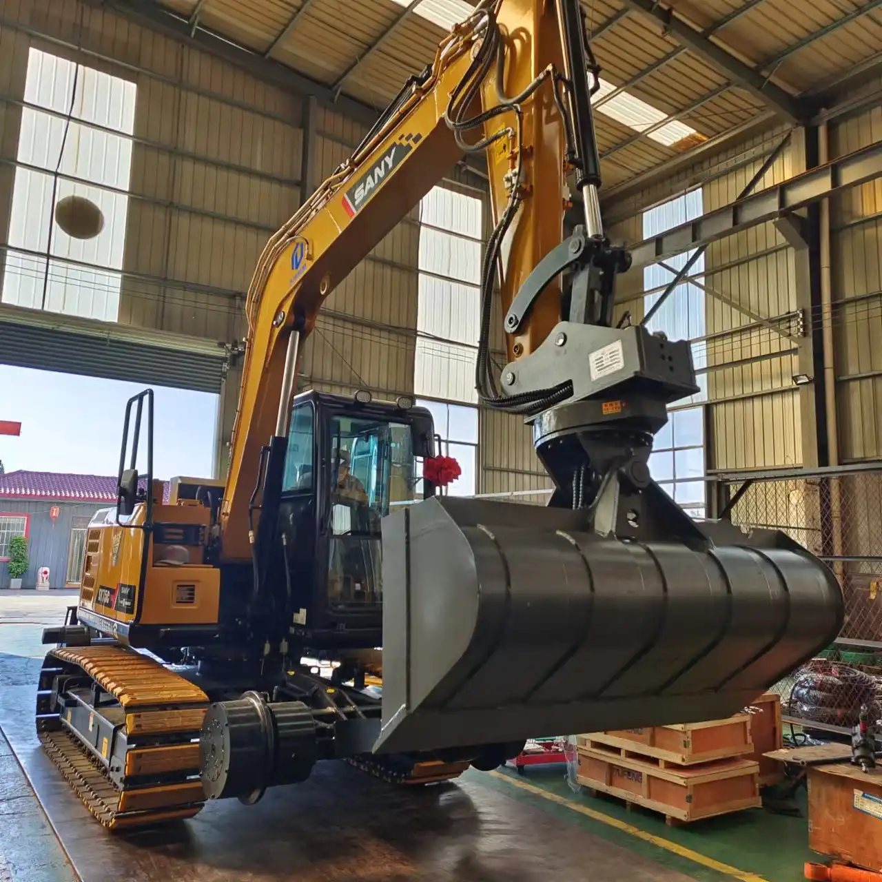 What is the rotation angle range of a rotating excavator bucket?